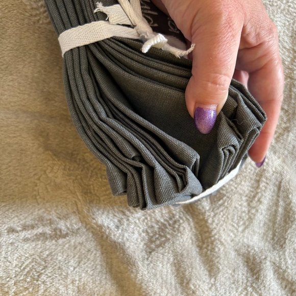 NWOT Gray cloth napkins with cloth ribbon - Picture 6 of 6